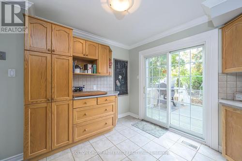 19 Lochern Road, London, ON - Indoor Photo Showing Kitchen