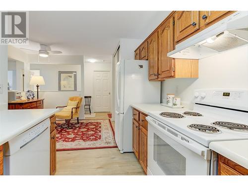 1329 Klo Road Unit# 212, Kelowna, BC - Indoor Photo Showing Kitchen