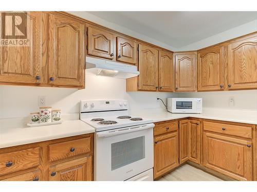 1329 Klo Road Unit# 212, Kelowna, BC - Indoor Photo Showing Kitchen