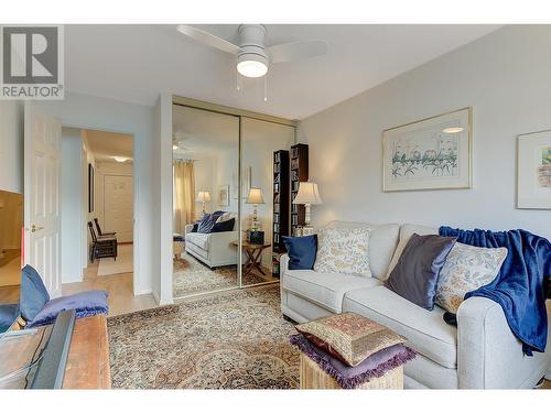 1329 Klo Road Unit# 212, Kelowna, BC - Indoor Photo Showing Living Room