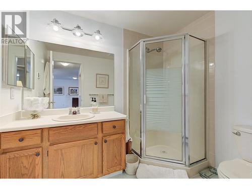 1329 Klo Road Unit# 212, Kelowna, BC - Indoor Photo Showing Bathroom