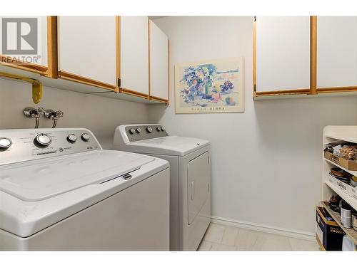 1329 Klo Road Unit# 212, Kelowna, BC - Indoor Photo Showing Laundry Room