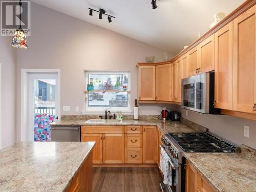 22-19 Wann Road, Whitehorse, YT - Indoor Photo Showing Kitchen