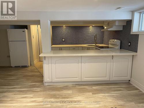 Base - 19447 Yonge Street, East Gwillimbury, ON - Indoor Photo Showing Kitchen