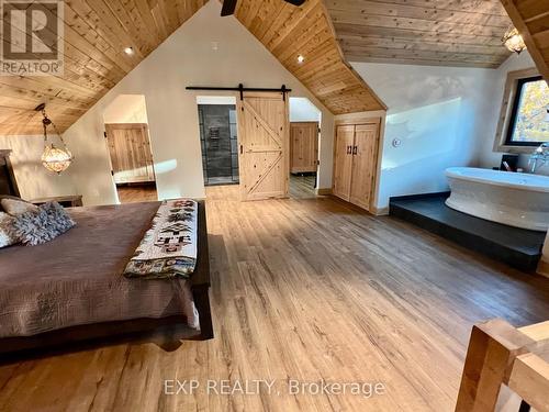 1249 Waters Edge Lane, Central Frontenac, ON - Indoor Photo Showing Bedroom