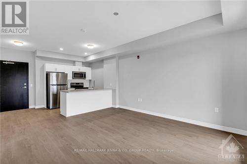 301 - 1350 Hemlock Road, Ottawa, ON - Indoor Photo Showing Kitchen