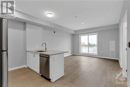 1350 Hemlock Road Unit#301, Ottawa, ON - Indoor Photo Showing Kitchen