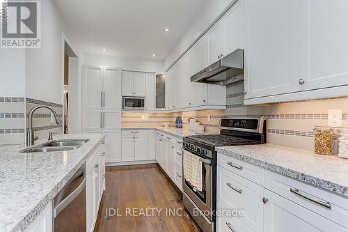 3481 Bala Drive, Mississauga, ON - Indoor Photo Showing Kitchen With Double Sink With Upgraded Kitchen