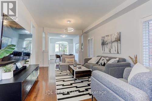 3481 Bala Drive, Mississauga, ON - Indoor Photo Showing Living Room