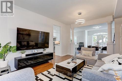 3481 Bala Drive, Mississauga, ON - Indoor Photo Showing Living Room