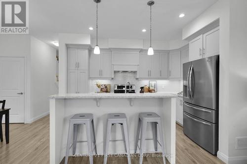 71 - 2040 Shore Road, London, ON - Indoor Photo Showing Kitchen With Upgraded Kitchen