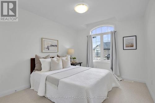 71 - 2040 Shore Road, London, ON - Indoor Photo Showing Bedroom