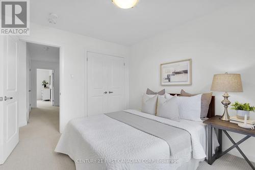 71 - 2040 Shore Road, London, ON - Indoor Photo Showing Bedroom