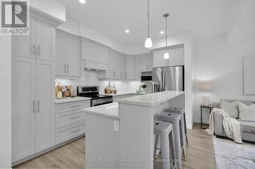 71 - 2040 Shore Road, London, ON - Indoor Photo Showing Kitchen With Stainless Steel Kitchen With Upgraded Kitchen