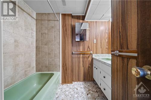 1619 Valmarie Avenue, Ottawa, ON - Indoor Photo Showing Bathroom