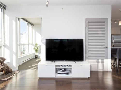 803-834 Johnson St, Victoria, BC - Indoor Photo Showing Living Room