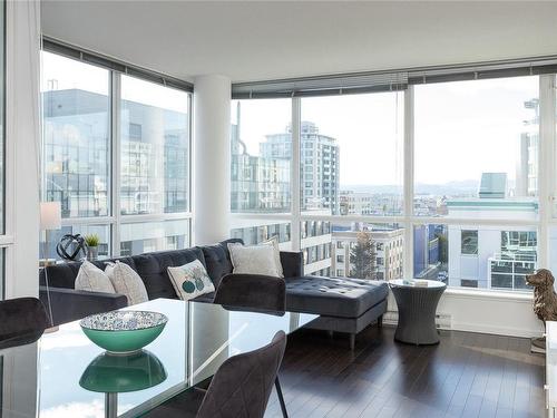 803-834 Johnson St, Victoria, BC - Indoor Photo Showing Living Room