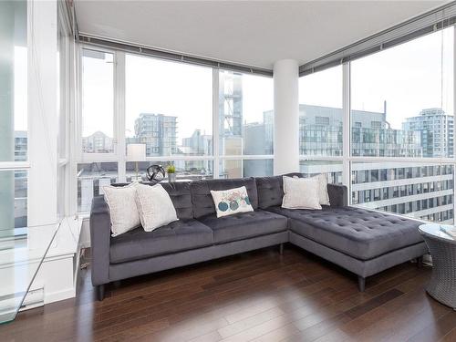 803-834 Johnson St, Victoria, BC - Indoor Photo Showing Living Room