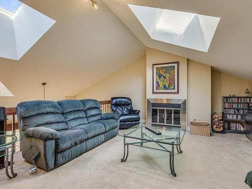 Mezzanine - 3683 Rue Charron, Laval (Saint-Vincent-De-Paul), QC - Indoor Photo Showing Living Room With Fireplace