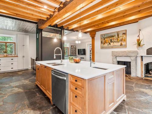 Kitchen - 134 Av. Brock S., Montréal-Ouest, QC - Indoor Photo Showing Kitchen With Double Sink