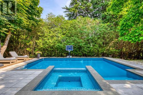 138 Cavendish Court, Oakville, ON - Outdoor With In Ground Pool With Backyard