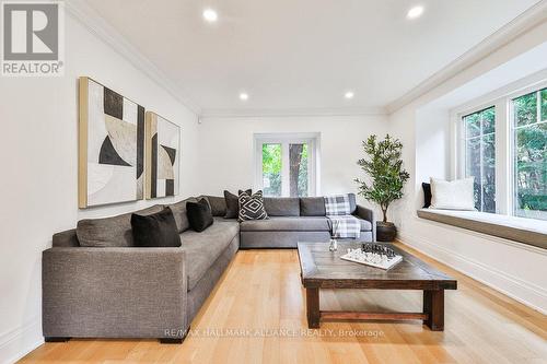 138 Cavendish Court, Oakville, ON - Indoor Photo Showing Living Room