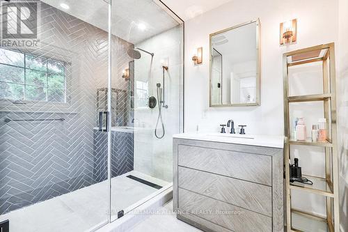 138 Cavendish Court, Oakville, ON - Indoor Photo Showing Bathroom