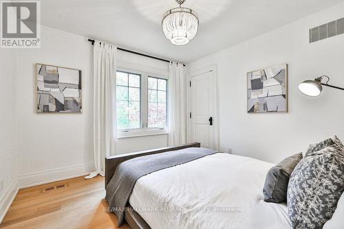 138 Cavendish Court, Oakville, ON - Indoor Photo Showing Bedroom