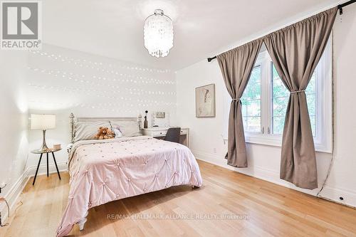 138 Cavendish Court, Oakville, ON - Indoor Photo Showing Bedroom