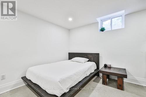 138 Cavendish Court, Oakville, ON - Indoor Photo Showing Bedroom