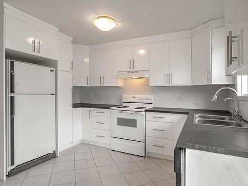 Cuisine - 14780 Rue Notre-Dame E., Montréal (Rivière-Des-Prairies/Pointe-Aux-Trembles), QC - Indoor Photo Showing Kitchen With Double Sink