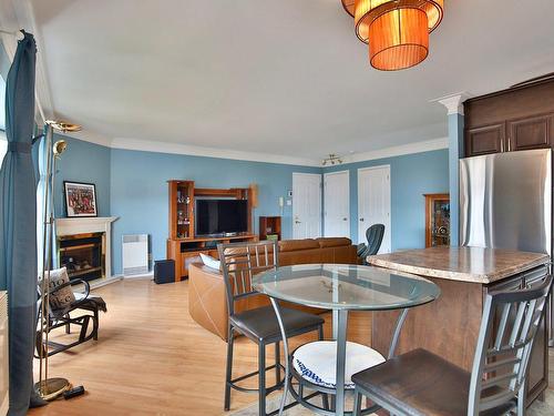 Vue d'ensemble - 402-2325 Boul. Jacques-Marcil, Longueuil (Saint-Hubert), QC - Indoor Photo Showing Dining Room With Fireplace