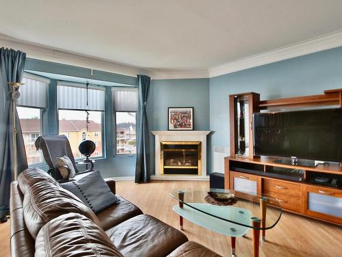 Salon - 402-2325 Boul. Jacques-Marcil, Longueuil (Saint-Hubert), QC - Indoor Photo Showing Living Room With Fireplace