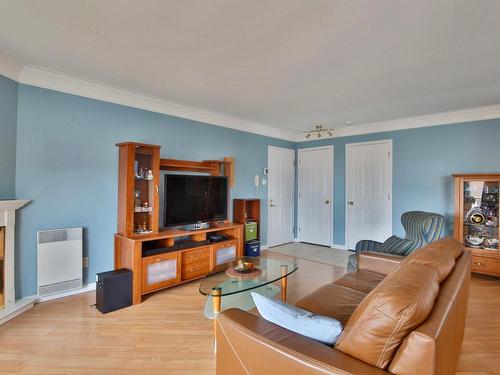 Salon - 402-2325 Boul. Jacques-Marcil, Longueuil (Saint-Hubert), QC - Indoor Photo Showing Living Room With Fireplace