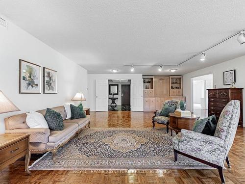 217-1200 Don Mills Rd, Toronto, ON - Indoor Photo Showing Living Room