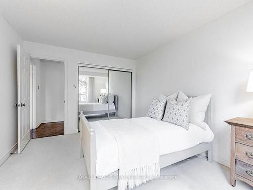 217-1200 Don Mills Rd, Toronto, ON - Indoor Photo Showing Bedroom