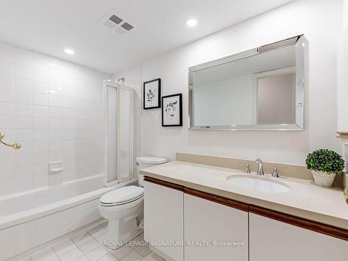 217-1200 Don Mills Rd, Toronto, ON - Indoor Photo Showing Bathroom