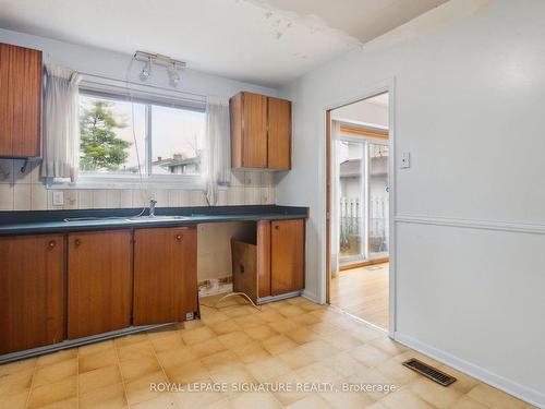 1465 Fisher Ave, Ottawa Centre, ON - Indoor Photo Showing Kitchen