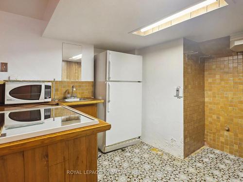 1465 Fisher Ave, Ottawa Centre, ON - Indoor Photo Showing Kitchen