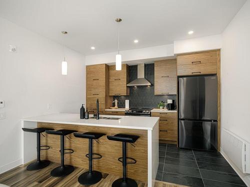 Cuisine - 415-17905 Rue Du Grand-Prix, Mirabel, QC - Indoor Photo Showing Kitchen With Upgraded Kitchen