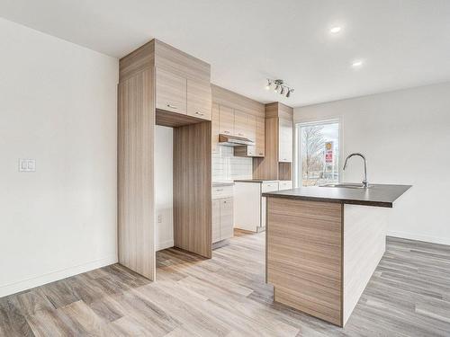 Vue d'ensemble - 2102-4955 Rue Des Ormes, Contrecoeur, QC - Indoor Photo Showing Kitchen