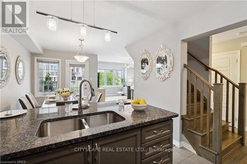 3061 Mistletoe Gardens, Oakville, ON - Indoor Photo Showing Kitchen With Double Sink