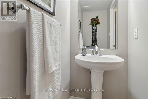 3061 Mistletoe Gardens, Oakville, ON - Indoor Photo Showing Bathroom