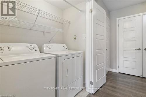 3061 Mistletoe Gardens, Oakville, ON - Indoor Photo Showing Laundry Room