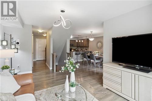 3061 Mistletoe Gardens, Oakville, ON - Indoor Photo Showing Living Room