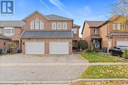 6903 BANSBRIDGE CRESCENT  Mississauga, ON L5N 6T1