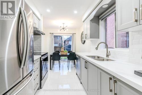 65 Ironhorse Crescent, Caledon, ON - Indoor Photo Showing Kitchen With Double Sink With Upgraded Kitchen