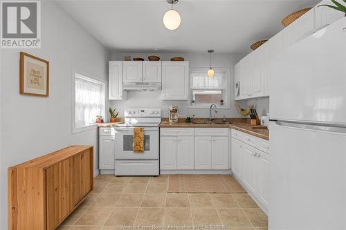 124 Lafferty Avenue, Lasalle, ON - Indoor Photo Showing Kitchen