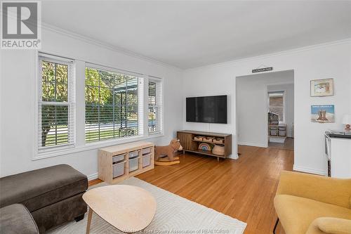 124 Lafferty Avenue, Lasalle, ON - Indoor Photo Showing Living Room