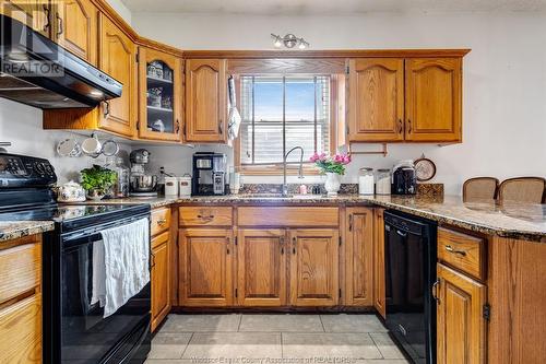 1353 Orchard Boulevard, Kingsville, ON - Indoor Photo Showing Kitchen